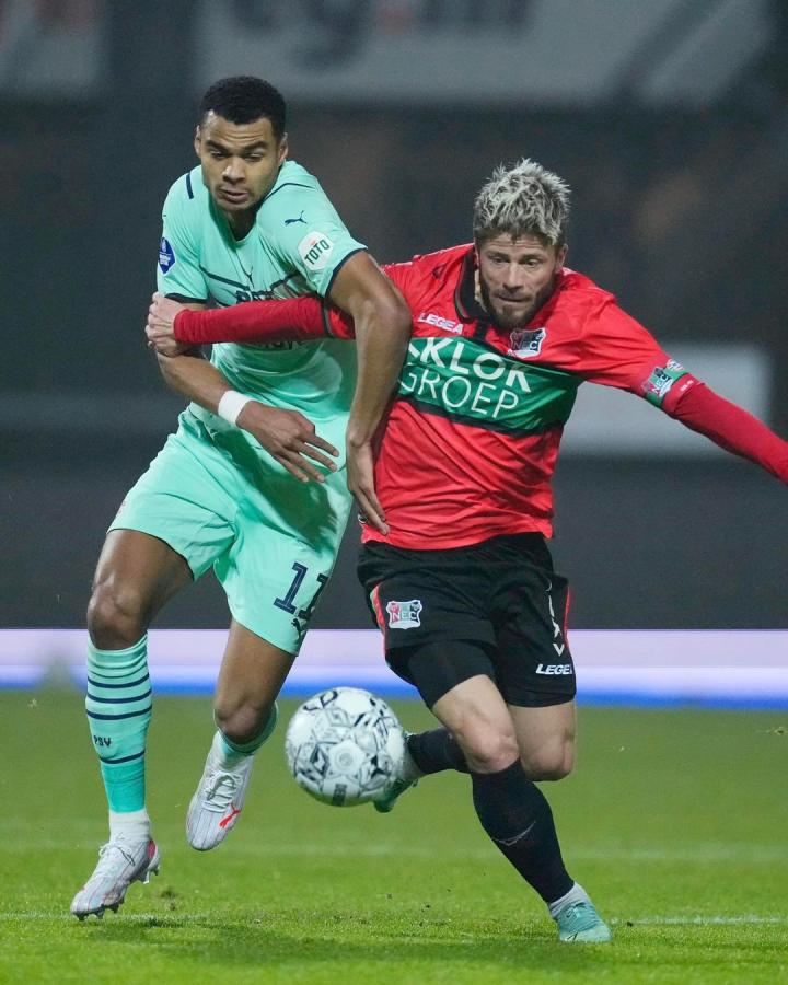 中国男足再 中国男足再